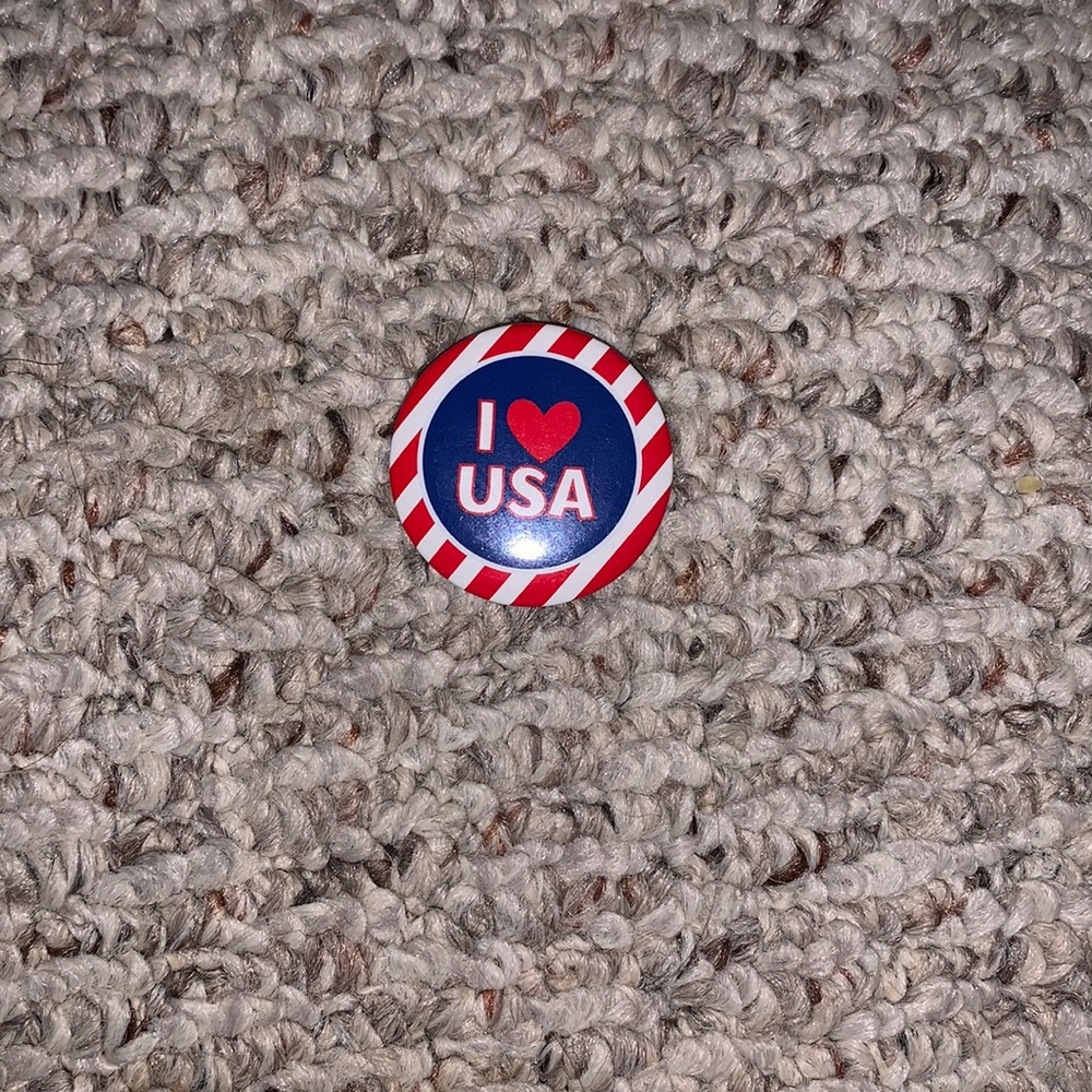 I heart USA pin.